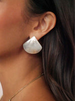 Ettika Earrings Mother of Pearl with 18k Gold Plating / One Size Rising Tide Pearl Studs