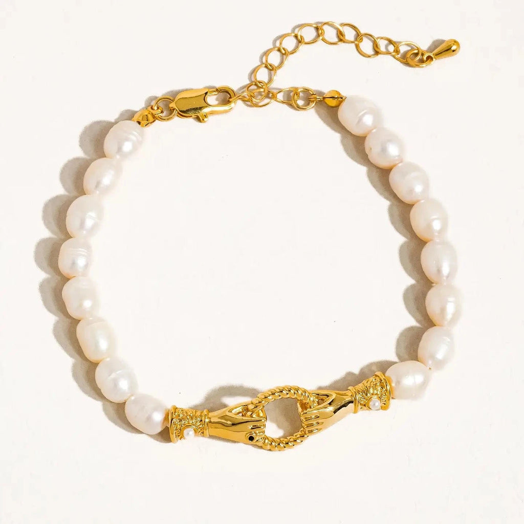 Flânerie by MAIQ Bracelet Everleigh 18K Gold Pearl Hands Hoop Bracelet