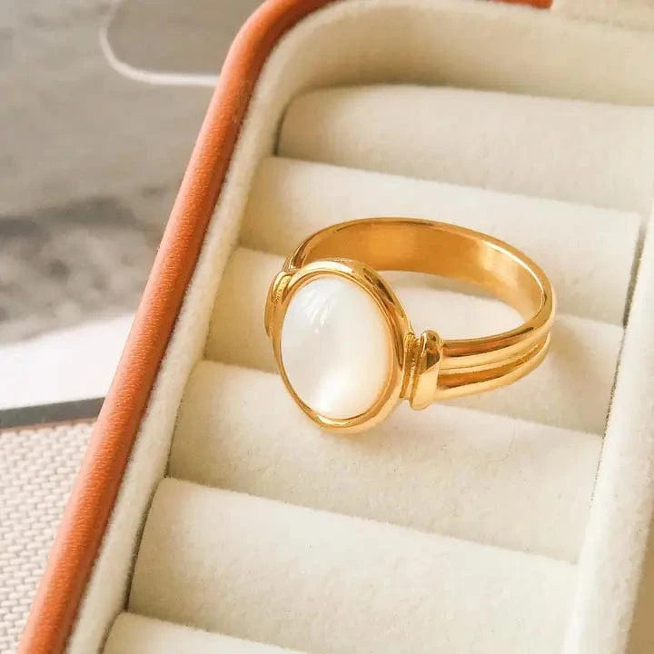 Flânerie by MAIQ Rings Jade Non-Tarnish Classic Shell Stone Ring (Size 7)